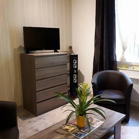 Les Farios سارلا لا كانيدا